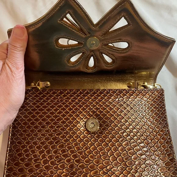 Bellini Gold Textured Clutch with Gold Chain and Bow Detail, OS - Picture 8 of 15